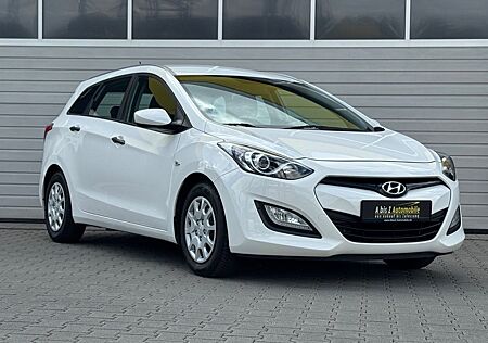 Hyundai i30 cw 1.Hand/8-fach bereift/Garantie