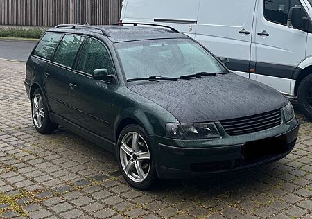 VW Passat Variant Volkswagen 1.9 TDI Basis