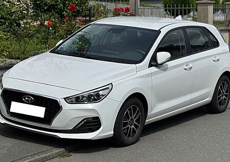 Hyundai i30 Rück.Kamera, Navi, SZH, Spur.Assistent+