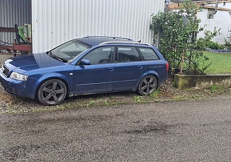 Audi A4 2.4 Avant -