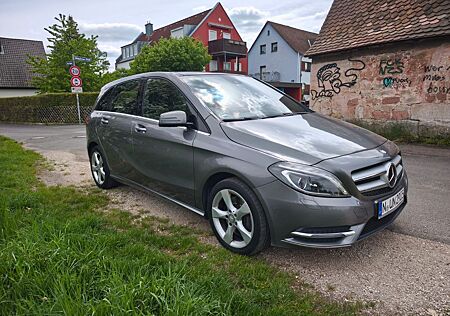 Mercedes-Benz B 220 B-Klasse B220 CDI Automatik Eur 6 Navi Klima Shz