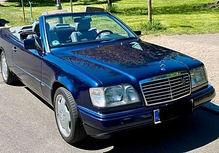 Mercedes-Benz 220