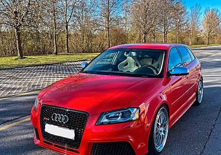 Audi RS3 2.5 TFSI quattro-Recaro-Besondere Historie