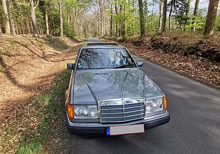 Mercedes-Benz 230