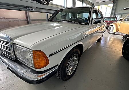 Mercedes-Benz 230