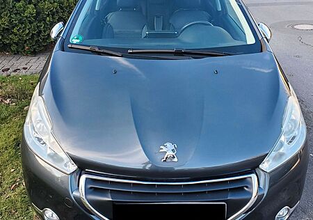 Peugeot 208 1.2 Allure, gepflegt, ein Besitzer