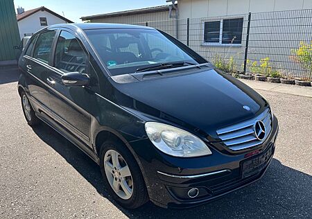 Mercedes-Benz B 170 - SOMMER- UND WINTERREIFEN