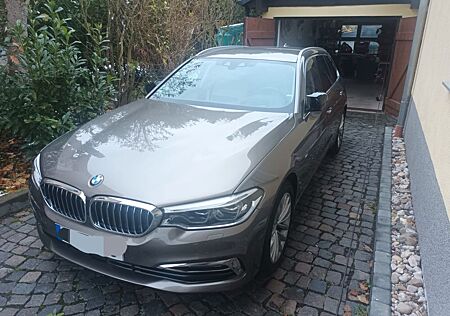 BMW 520d xDrive Touring A Luxury Line Luxury Line