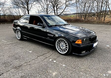 BMW 323i Coupe