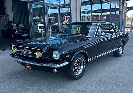 Ford Mustang GT V8 4 Speed