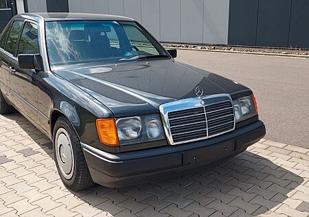 Mercedes-Benz 260 260E 1.Hand W124