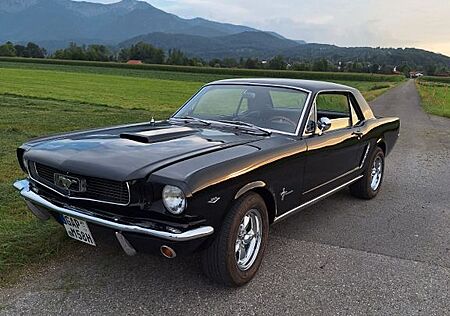 Ford Mustang V8 (65er)