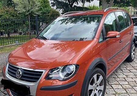 VW Touran Volkswagen 2.0 TDI 103kW DPF - Cross mit 17 Zoll LM