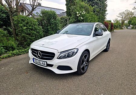 Mercedes-Benz C 180 AMG Line AMG Line / Navi / LED / 18 Zoll