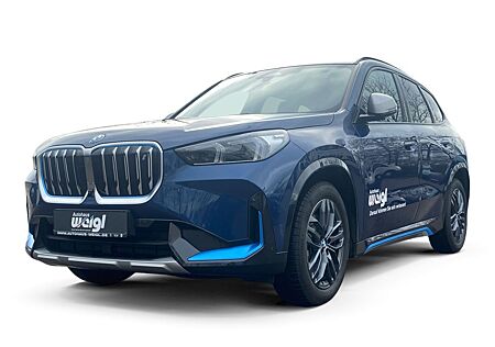 BMW iX1 xDrive30 xLine +Park Assistent+Head Up+LED