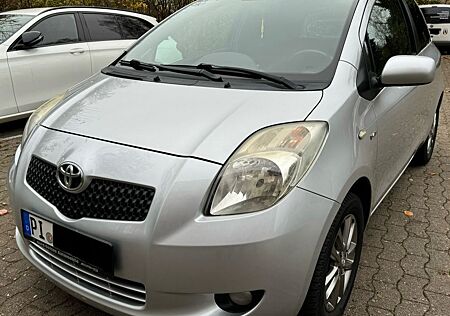 Toyota Yaris 1,4-l-D-4D Executive MultiMode-Getrieb...