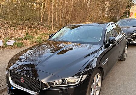 Jaguar XE 20d 180PS AWD Portfolio Automatik Portfolio