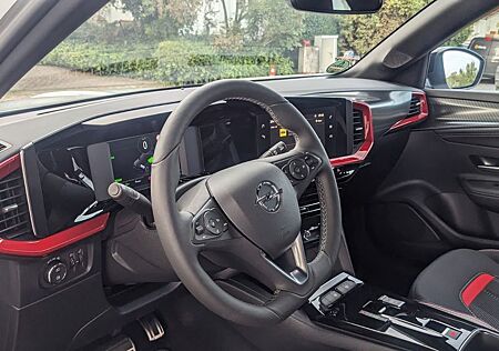 Opel Mokka-e gebraucht kaufen Opel Mokka-e GS 100, 49 % u. UVP vom Mitarbeiter