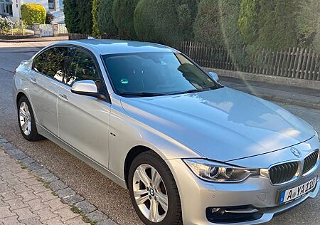 BMW 320d xDrive Sport Line Head-up-Display