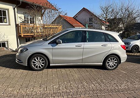 Mercedes-Benz B 200 -