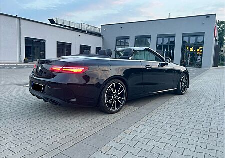 Mercedes-Benz E 200 Autom. Scheckheftgepflegt und AMG Optik