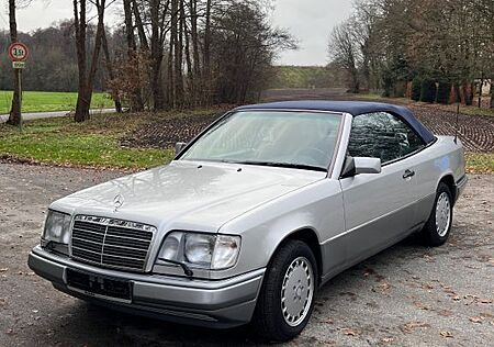 Mercedes-Benz E 220 Cabrio Oldtimer Saison