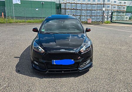 Ford Focus 2,0 EcoBoost ST - nahezu Vollausstattung