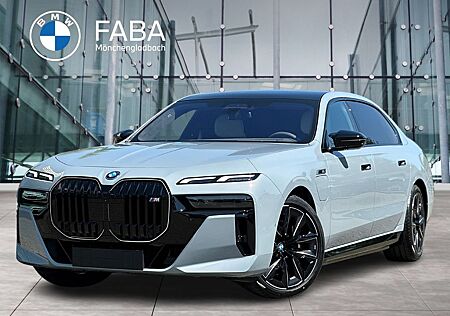 BMW M760e xDrive Limousine Sportpaket B&W Surround