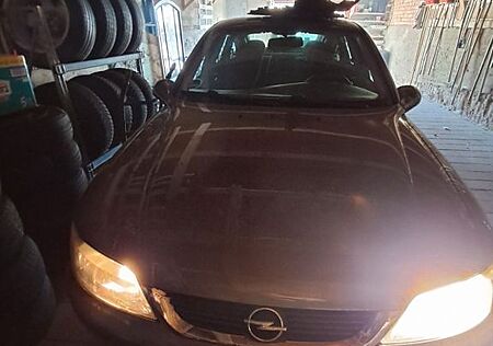 Opel Vectra 1.6 -