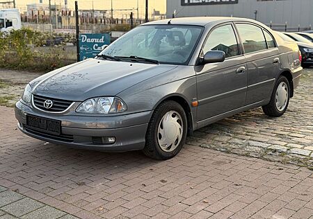 Toyota Avensis 1.8 Style Limo