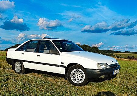 Opel Omega A, fast 40 Jahre alt, sehr gepflegt