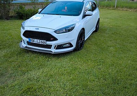 Ford Focus 2,0 EB ST Leder-Sport-Paket Turnier ST