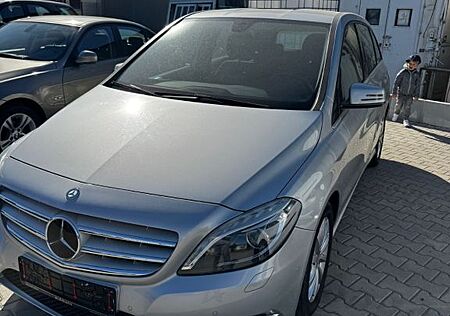 Mercedes-Benz B 180 -