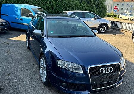 Audi RS4 4.2 quattro Avant -