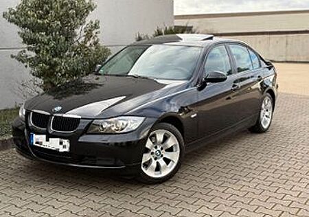 BMW 320i - top Ausstattung, checkheft, unfallfrei