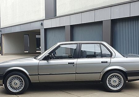 BMW 325i Autom. im Sammlerzustand