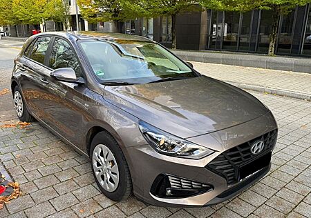 Hyundai i30 gebraucht kaufen Hyundai i30 1.0 T-GDI Hybrid, 8 fach Bereifung, Tüv neu