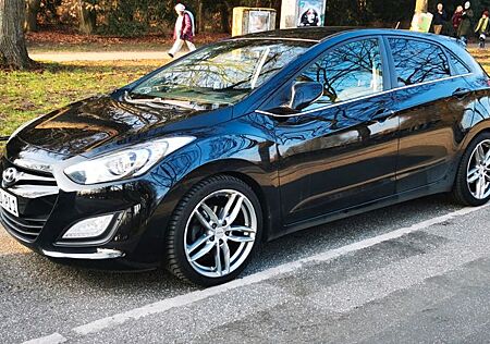 Hyundai i30 1.4 Top Ausstattung, TÜV NEU, Wenig KM