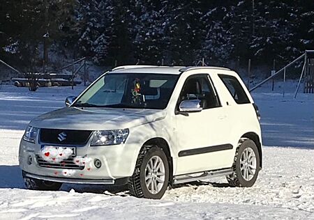 Suzuki Grand Vitara 1.6 Black and White Black and White