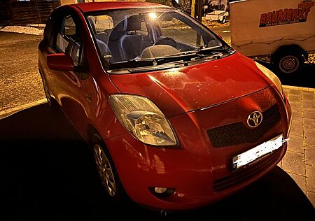 Toyota Yaris 1,3-l-VVT-i Cool Cool