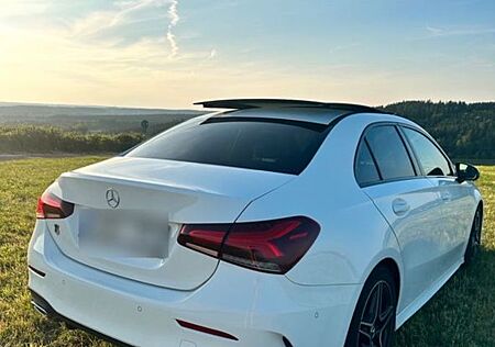 Mercedes-Benz A 200 Limousine AMG Line / Vollausstattung/ Pano