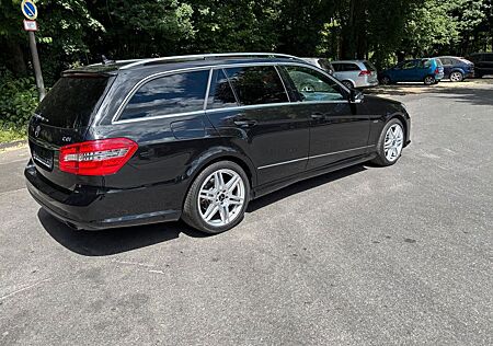 Mercedes-Benz E 250 T BlueEFFICIENCY AVANTGARDE/AMG PACKET/PAN