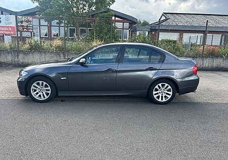 BMW 320i - E90
