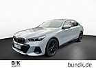 BMW i5 eDrive40 Limousine 20'' AHK Pano IconicGlow