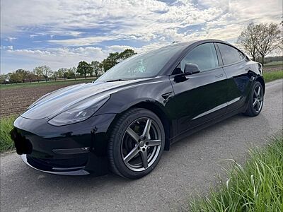 Tesla Model 3 Allradantrieb mit Dualmotor Long Ran...