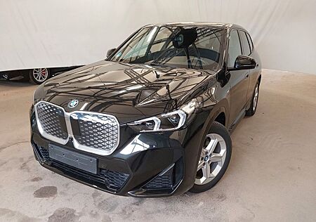 BMW iX1 30 xDrive M Sport DrivAssProf_Headup_360Grad