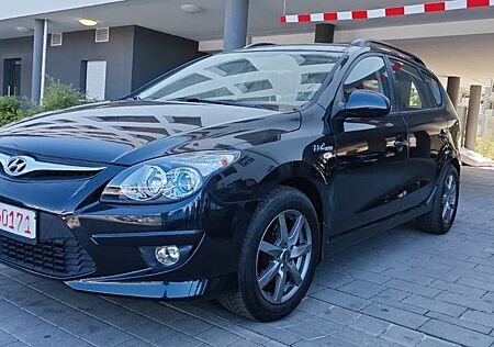 Hyundai i30 CW 1.4 blue drive