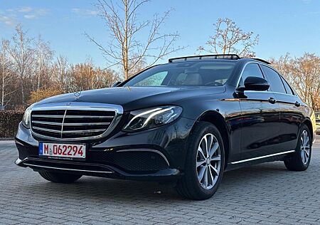 Mercedes-Benz E 200 EXCLUSIVE EXCLUSIVE pano. Model 2017