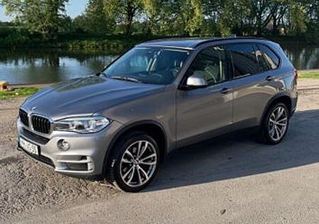 BMW X5 xDrive30d Garantie Sportpaket M Felgen