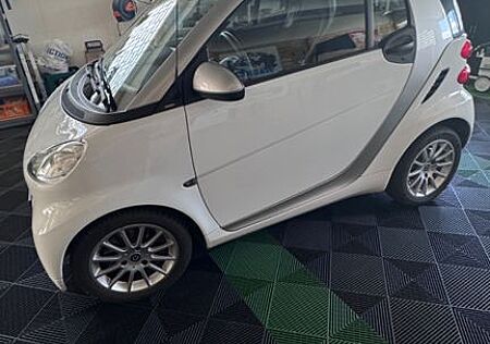 Smart ForTwo coupé 1.0 52kW mhd passion mit Navi